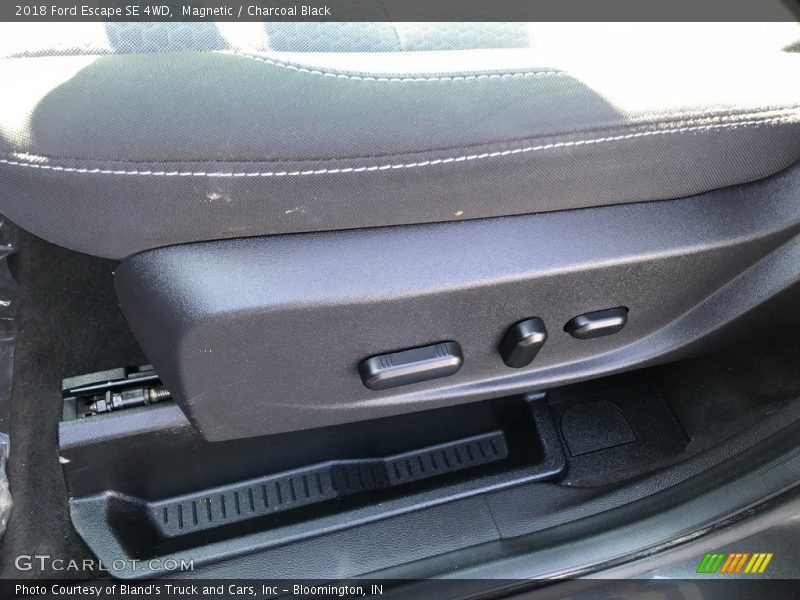 Magnetic / Charcoal Black 2018 Ford Escape SE 4WD