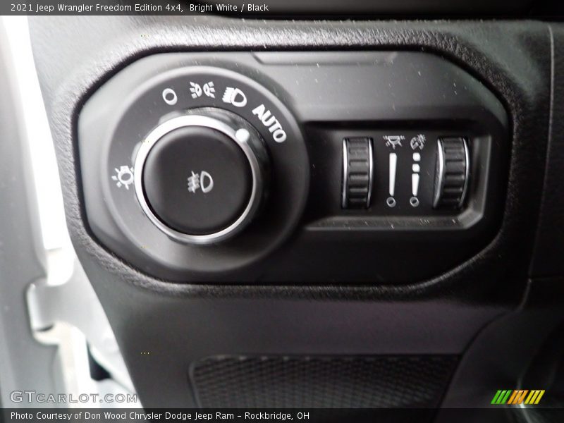 Bright White / Black 2021 Jeep Wrangler Freedom Edition 4x4