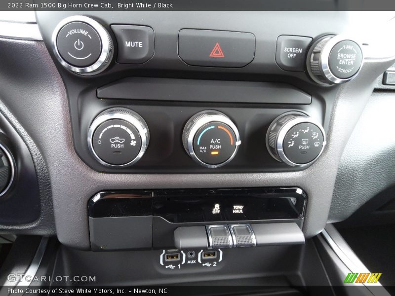 Bright White / Black 2022 Ram 1500 Big Horn Crew Cab