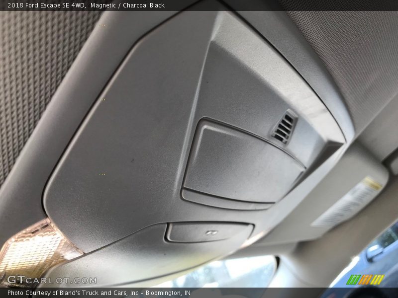 Magnetic / Charcoal Black 2018 Ford Escape SE 4WD