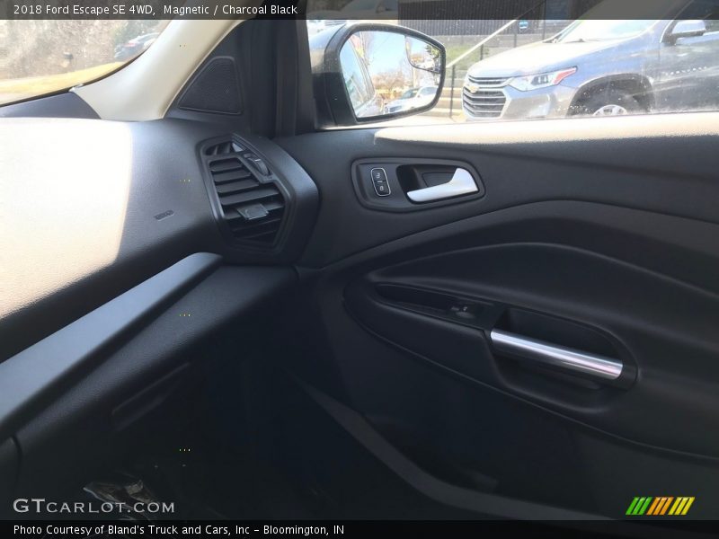 Magnetic / Charcoal Black 2018 Ford Escape SE 4WD