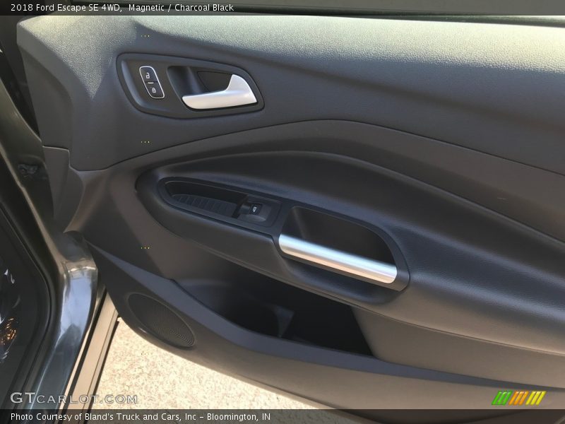 Magnetic / Charcoal Black 2018 Ford Escape SE 4WD