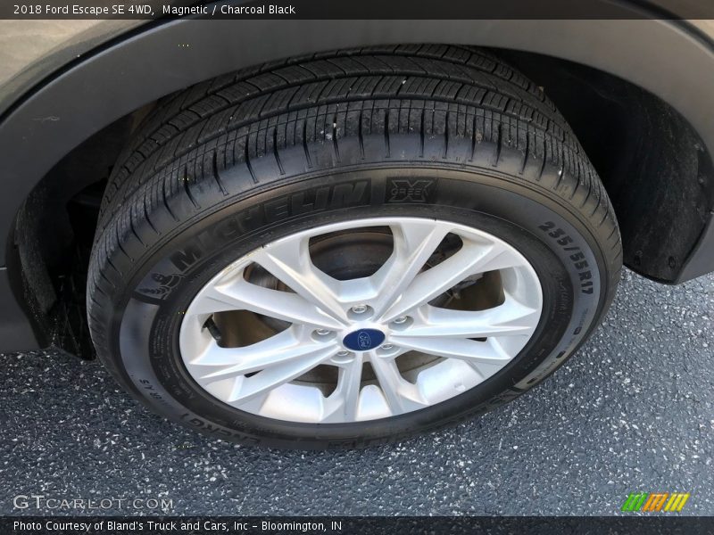 Magnetic / Charcoal Black 2018 Ford Escape SE 4WD