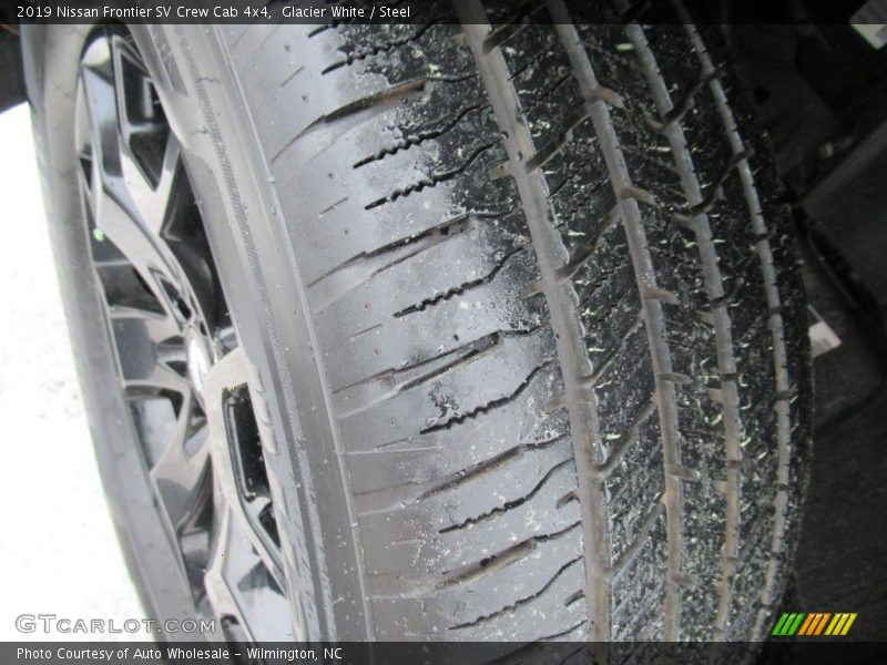 Glacier White / Steel 2019 Nissan Frontier SV Crew Cab 4x4