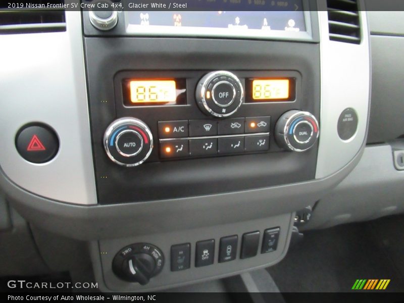 Controls of 2019 Frontier SV Crew Cab 4x4
