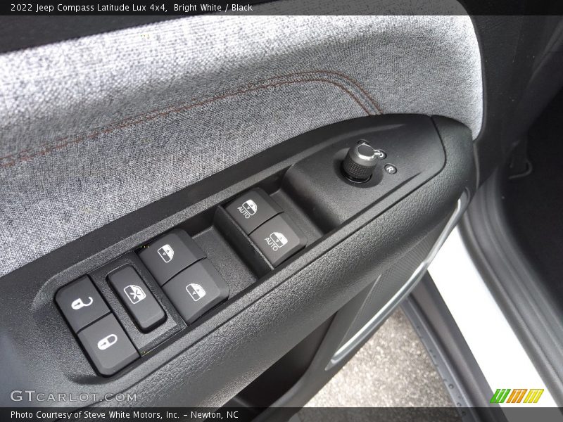 Bright White / Black 2022 Jeep Compass Latitude Lux 4x4