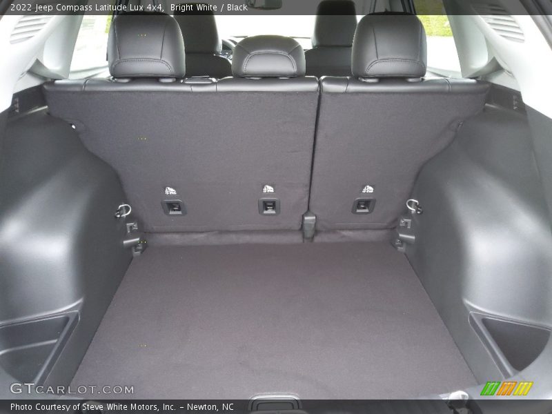  2022 Compass Latitude Lux 4x4 Trunk