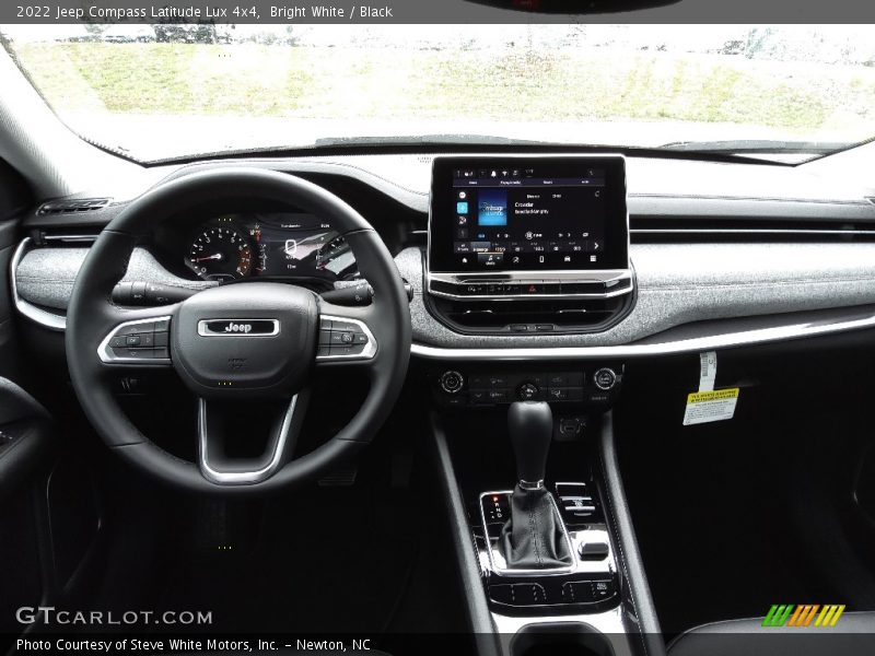 Bright White / Black 2022 Jeep Compass Latitude Lux 4x4