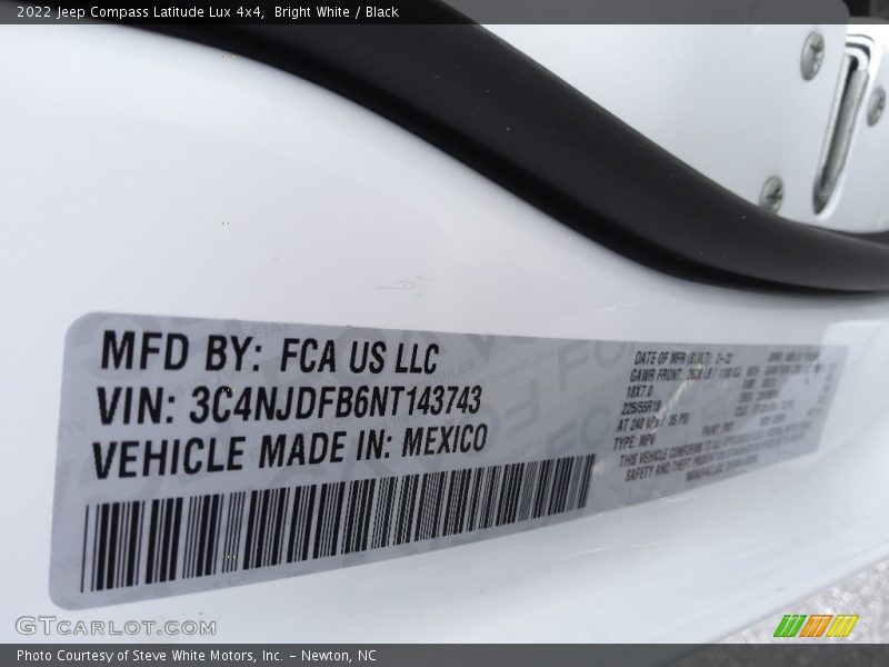 Bright White / Black 2022 Jeep Compass Latitude Lux 4x4