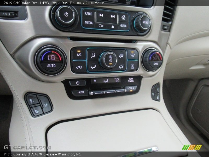 White Frost Tintcoat / Cocoa/Shale 2019 GMC Yukon Denali 4WD