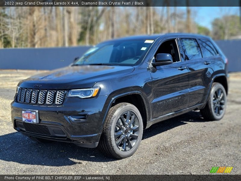 Diamond Black Crystal Pearl / Black 2022 Jeep Grand Cherokee Laredo X 4x4