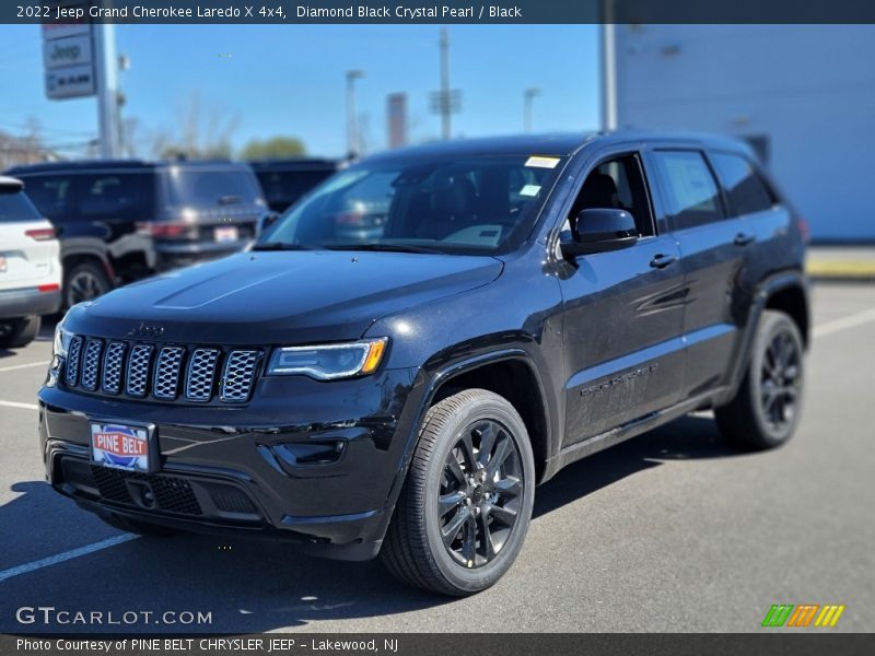 Diamond Black Crystal Pearl / Black 2022 Jeep Grand Cherokee Laredo X 4x4