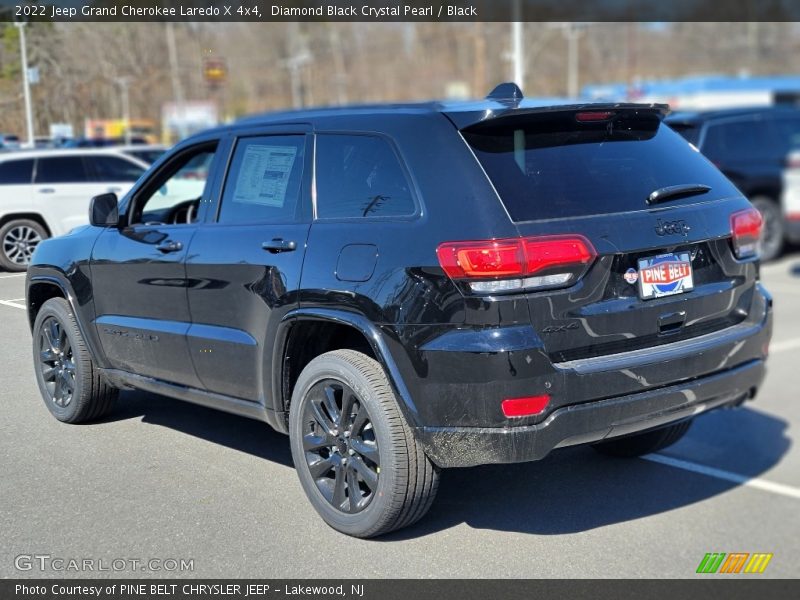 Diamond Black Crystal Pearl / Black 2022 Jeep Grand Cherokee Laredo X 4x4