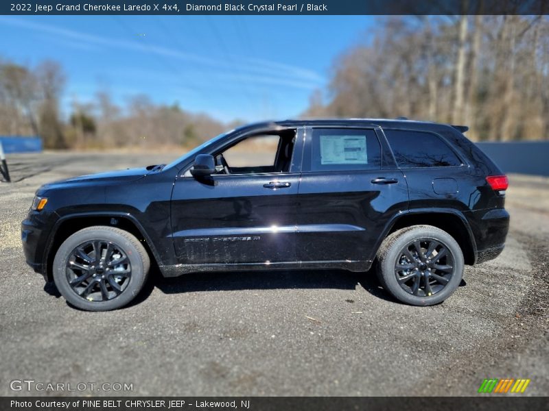 Diamond Black Crystal Pearl / Black 2022 Jeep Grand Cherokee Laredo X 4x4