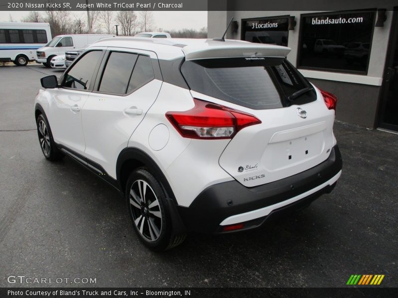 Aspen White TriCoat Pearl / Charcoal 2020 Nissan Kicks SR