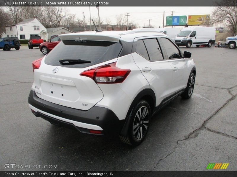 Aspen White TriCoat Pearl / Charcoal 2020 Nissan Kicks SR