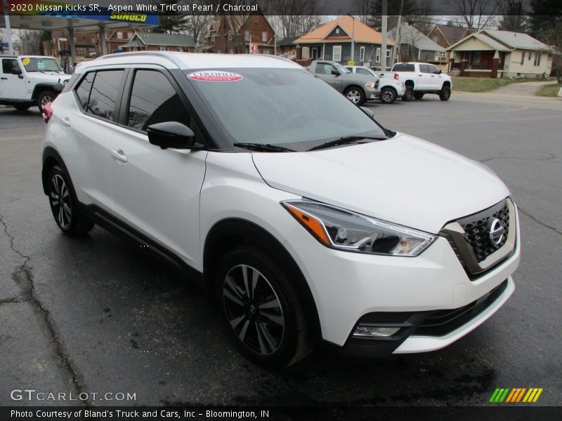 Aspen White TriCoat Pearl / Charcoal 2020 Nissan Kicks SR