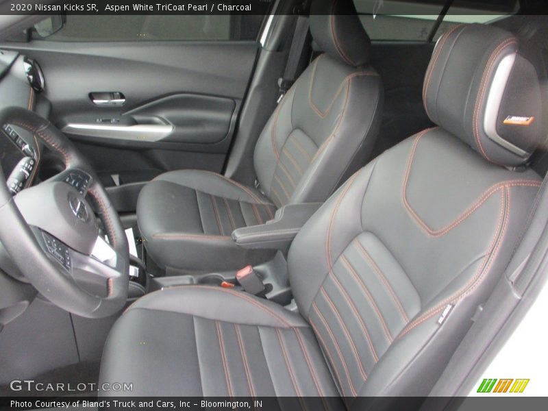 Aspen White TriCoat Pearl / Charcoal 2020 Nissan Kicks SR