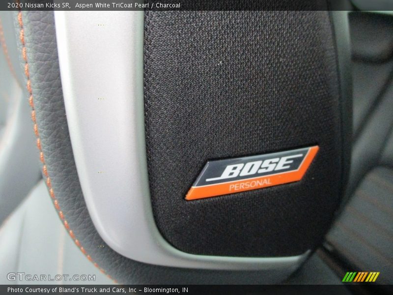 Aspen White TriCoat Pearl / Charcoal 2020 Nissan Kicks SR