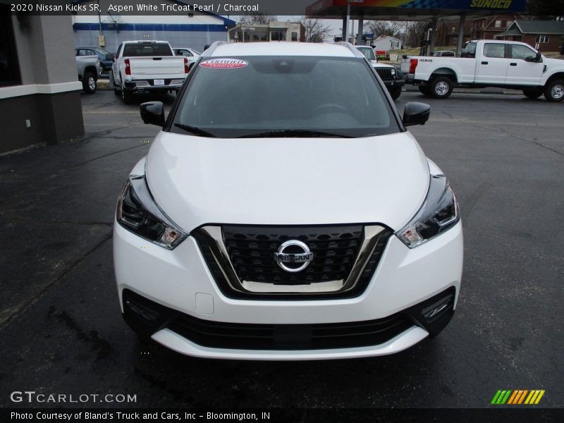 Aspen White TriCoat Pearl / Charcoal 2020 Nissan Kicks SR