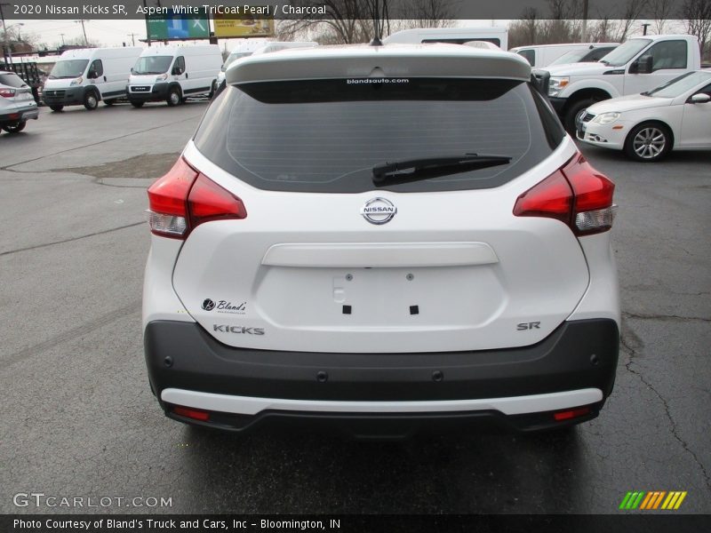 Aspen White TriCoat Pearl / Charcoal 2020 Nissan Kicks SR