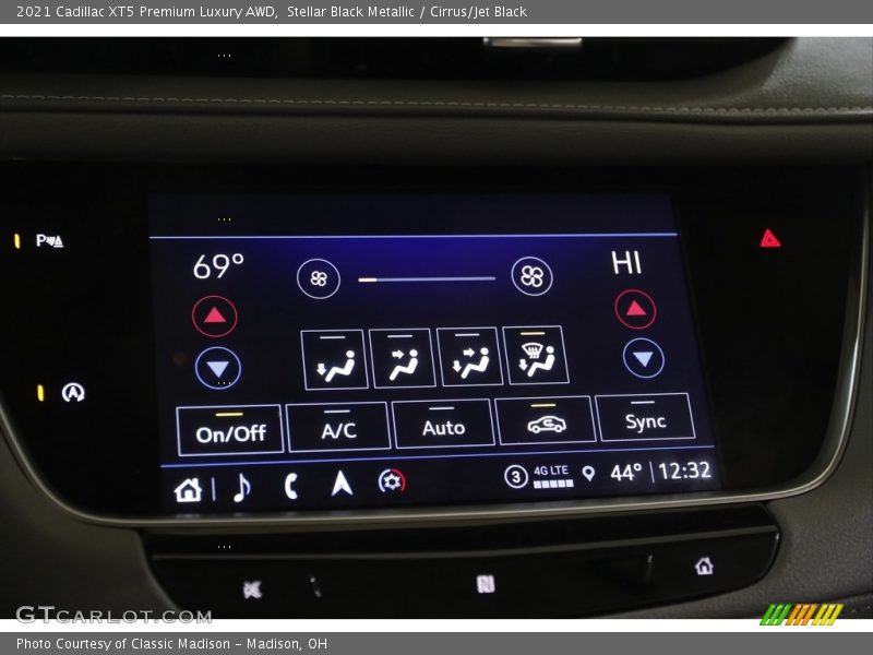 Stellar Black Metallic / Cirrus/Jet Black 2021 Cadillac XT5 Premium Luxury AWD