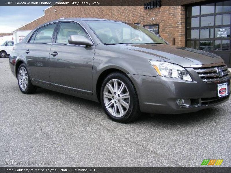 Phantom Gray Pearl / Ivory 2005 Toyota Avalon Limited