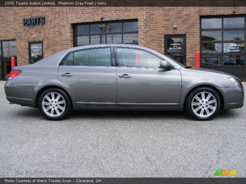 Phantom Gray Pearl / Ivory 2005 Toyota Avalon Limited