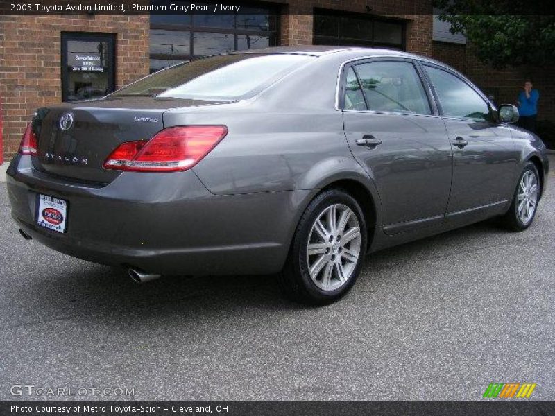 Phantom Gray Pearl / Ivory 2005 Toyota Avalon Limited