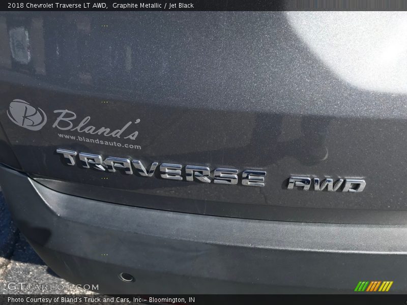 Graphite Metallic / Jet Black 2018 Chevrolet Traverse LT AWD