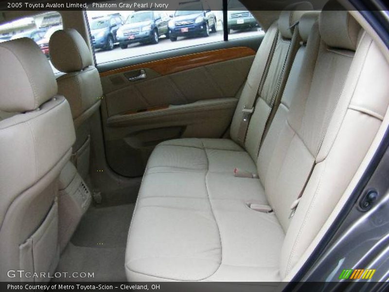 Phantom Gray Pearl / Ivory 2005 Toyota Avalon Limited