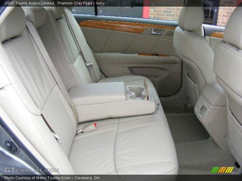 Phantom Gray Pearl / Ivory 2005 Toyota Avalon Limited