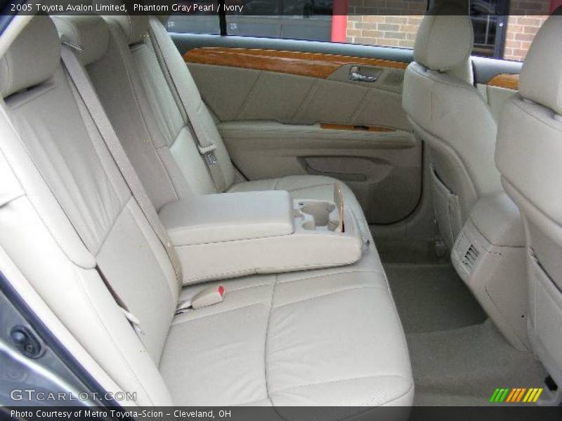 Phantom Gray Pearl / Ivory 2005 Toyota Avalon Limited