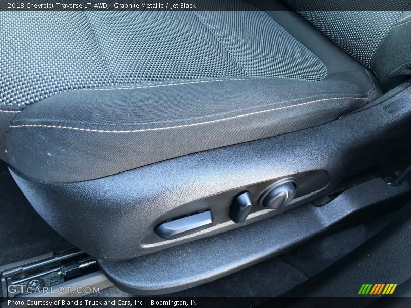 Graphite Metallic / Jet Black 2018 Chevrolet Traverse LT AWD