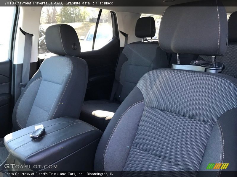 Graphite Metallic / Jet Black 2018 Chevrolet Traverse LT AWD