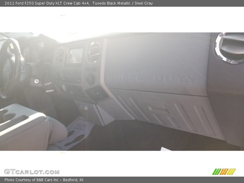 Tuxedo Black Metallic / Steel Gray 2011 Ford F250 Super Duty XLT Crew Cab 4x4