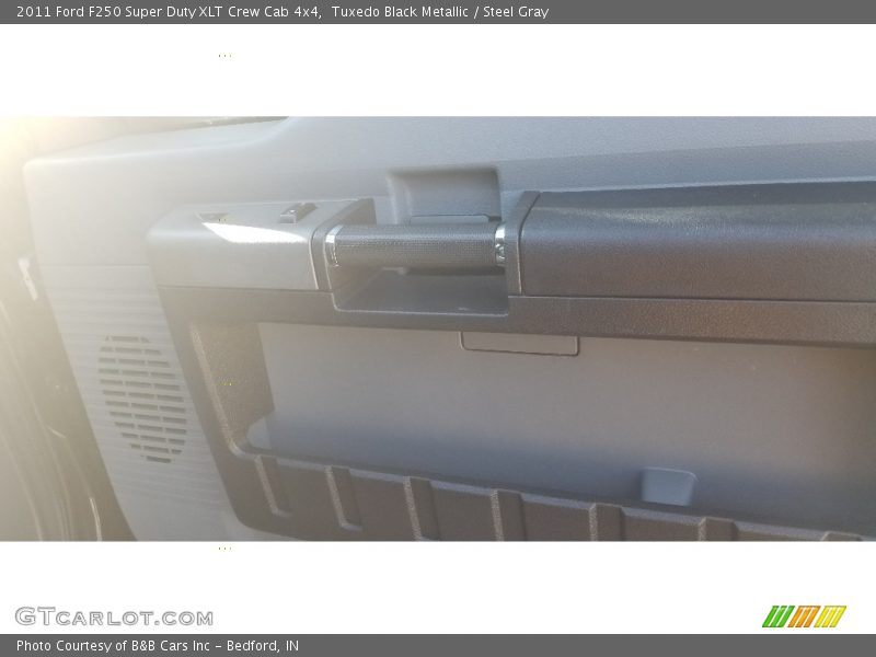 Tuxedo Black Metallic / Steel Gray 2011 Ford F250 Super Duty XLT Crew Cab 4x4