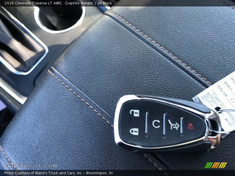 Graphite Metallic / Jet Black 2018 Chevrolet Traverse LT AWD