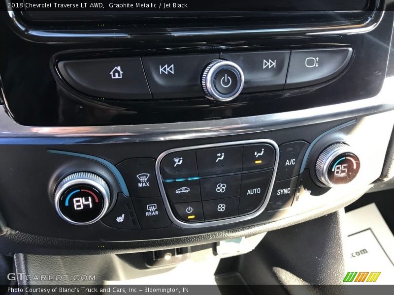 Graphite Metallic / Jet Black 2018 Chevrolet Traverse LT AWD