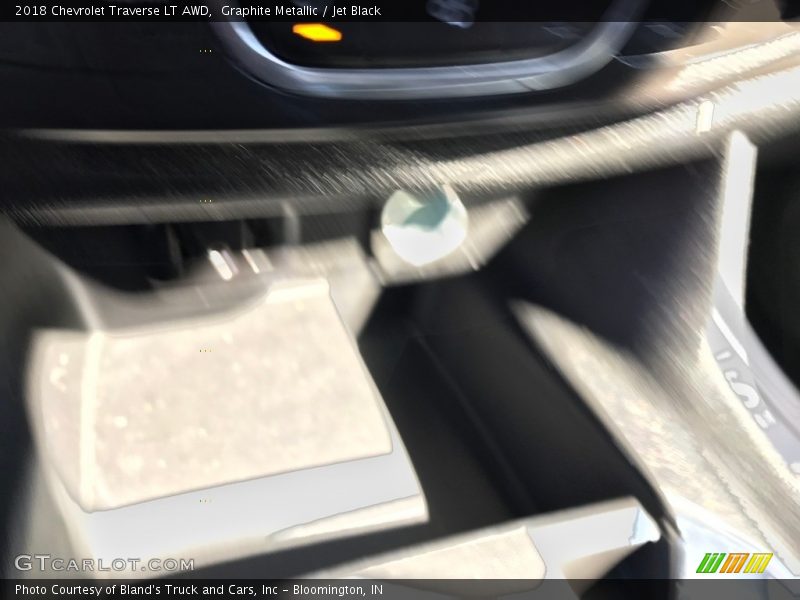 Graphite Metallic / Jet Black 2018 Chevrolet Traverse LT AWD