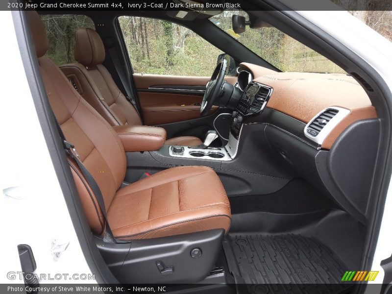 Front Seat of 2020 Grand Cherokee Summit 4x4