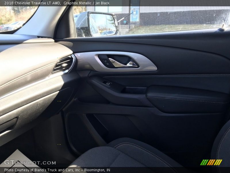 Graphite Metallic / Jet Black 2018 Chevrolet Traverse LT AWD