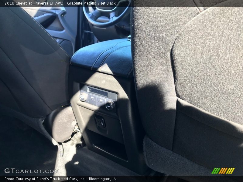 Graphite Metallic / Jet Black 2018 Chevrolet Traverse LT AWD