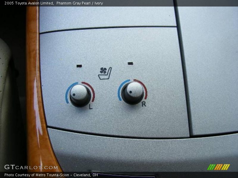 Phantom Gray Pearl / Ivory 2005 Toyota Avalon Limited