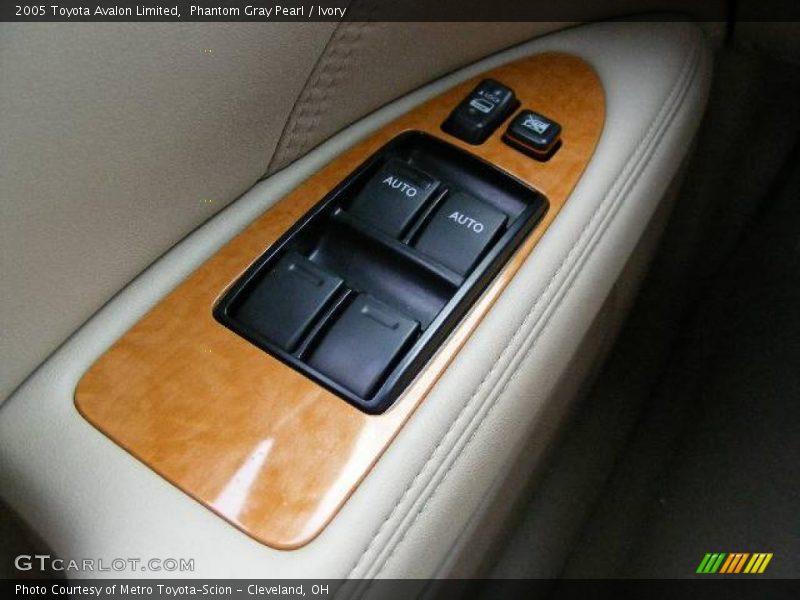 Phantom Gray Pearl / Ivory 2005 Toyota Avalon Limited