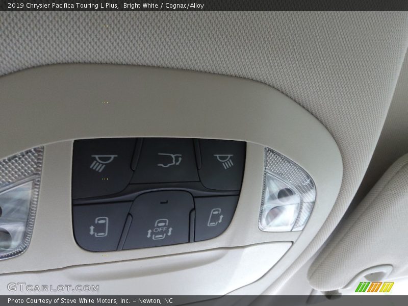 Bright White / Cognac/Alloy 2019 Chrysler Pacifica Touring L Plus
