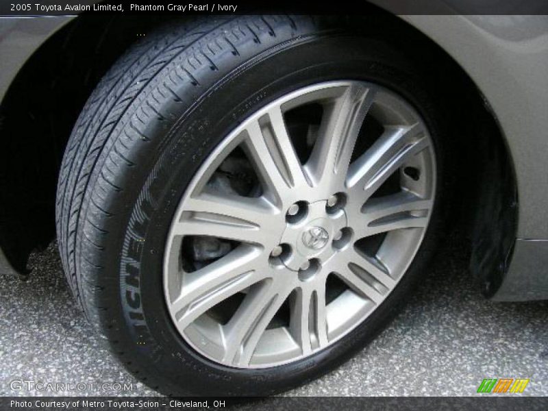 Phantom Gray Pearl / Ivory 2005 Toyota Avalon Limited