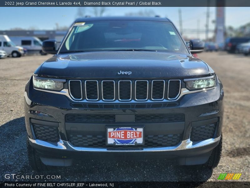 Diamond Black Crystal Pearl / Global Black 2022 Jeep Grand Cherokee L Laredo 4x4