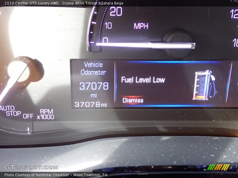 Crystal White Tricoat / Sahara Beige 2019 Cadillac XT5 Luxury AWD