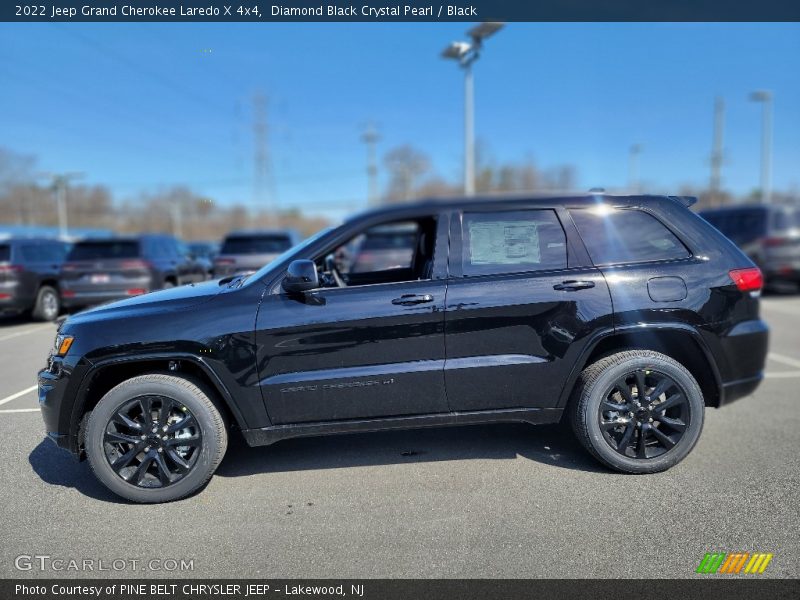 Diamond Black Crystal Pearl / Black 2022 Jeep Grand Cherokee Laredo X 4x4